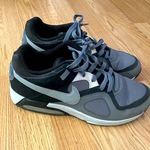 SOLD Mens Nike sneaker size 10